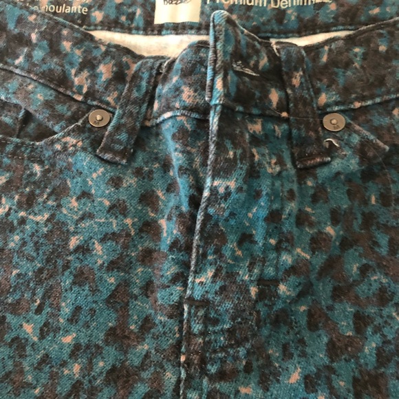 Mossimo jeans, teal and black pattern, size 2, great condition - Picture 4 of 8